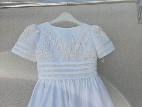 Stunnimg embroidered white - embroidered,
